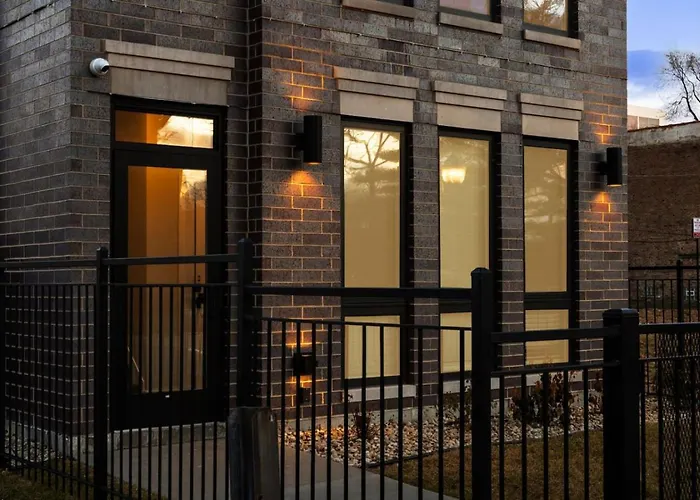 Modern 3br Near Dt Chi Apartment