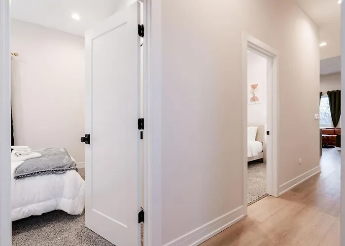 Modern 3br Near Dt Chi