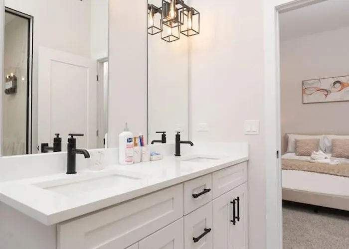 Modern 3br Near Dt Chi Apartment *